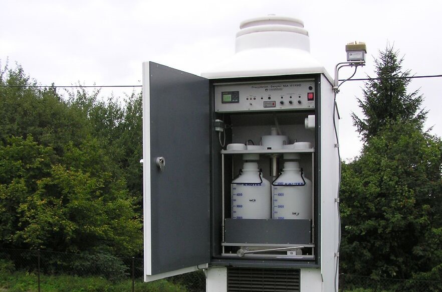 měřicí přístroj pro chemickou analýzu srážek