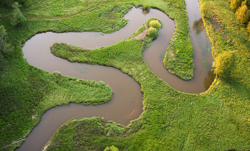 Photo of highly sinuous (meandering) river with a very extensive  floodplain.
